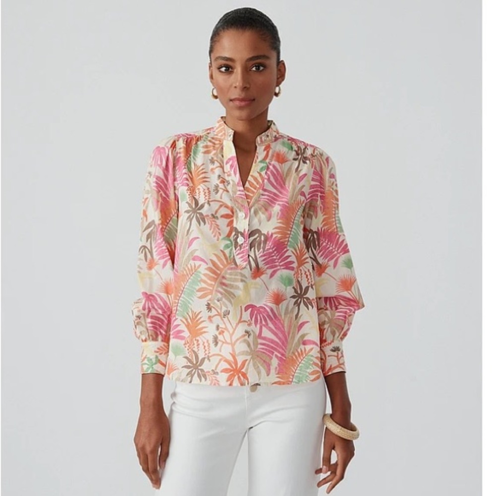 NWT J.McLaughlin
Jungle Melody Split V-Neck Bracelet Sleeve Blouse